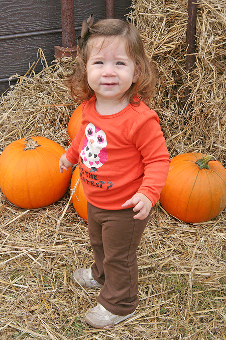 Delaney Picks Pumpkins 2009
